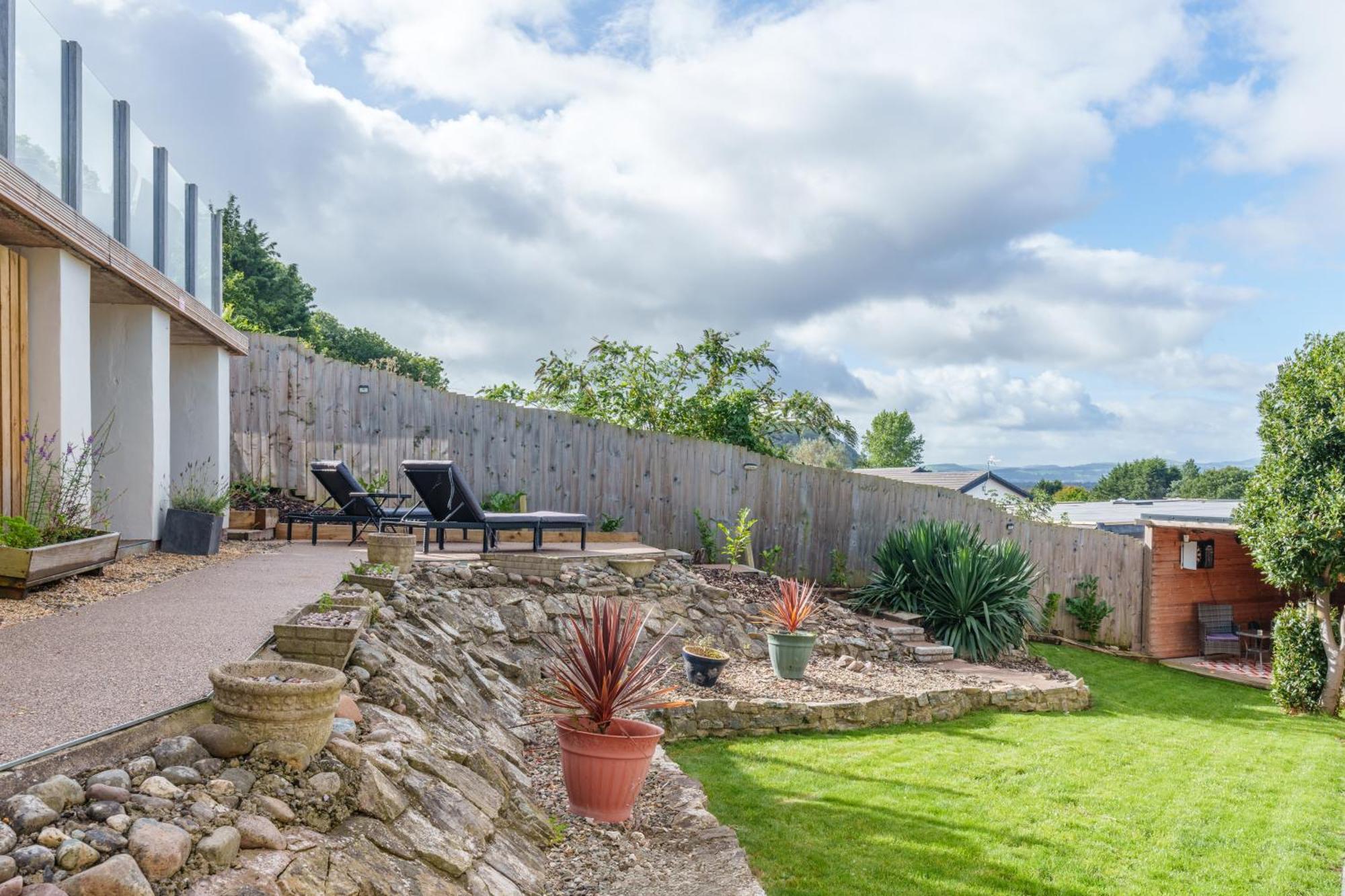 Offa'S Lodge Family Home Quiet Area With Sea Views Prestatyn Exteriér fotografie